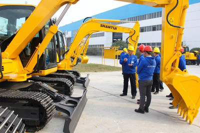 戰略攜手，共筑未來 鐵甲網CEO樊建設一行到訪山重建機，共探工程機械智能研發新篇章